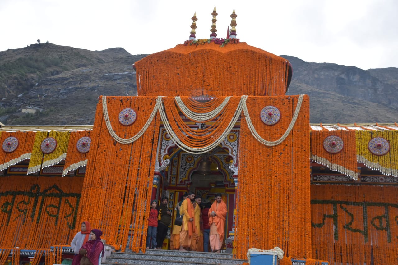 बद्रीनाथ केदारनाथ मंदिरों की सुरक्षा के लिये आउट सोर्स से कर्मचारी भरेंगे