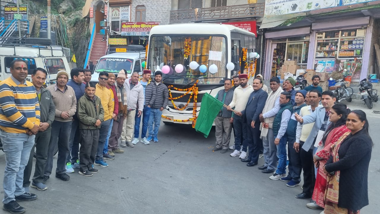 गुड न्यूज, विधायक बिक्रम नेगी ने लम्बगॉव से  नई टिहरी के लिए सिटी बस को  हरी झंडी दिखाकर रवाना किया