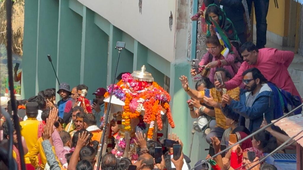 श्री केदारनाथ भगवान की पंचमुखी डोली सेना के बैंड की भक्तिमय धुनों के साथ समारोह पूर्वक धाम प्रस्थान हुई ; सी ई ओ  विजय प्रसाद थपलियाल