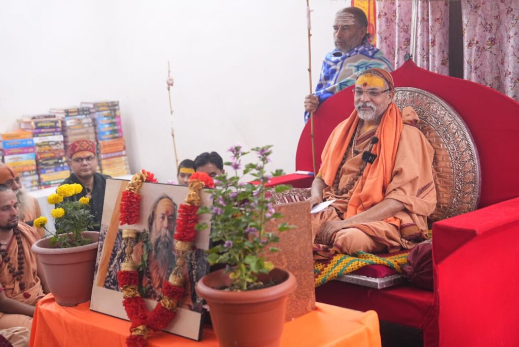 भगवान शंकर ने ही गुरु के रूप में शंकराचार्य का रूप धारण किया;  ज्योतिष्पीठाधीश्वर जगद्गुरु शंकराचार्य स्वामिश्रीः अविमुक्तेश्वरानंदः सरस्वती ‘१००८’