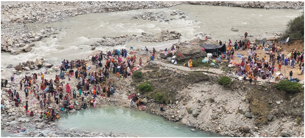 Pushkar Kumbh Begins in Mana Village, Devotees from South India Take a Holy Dip in Faith