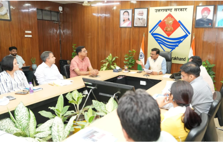 मुख्य सचिव श्री आनन्द बर्द्धन ने सचिवालय में यातायात व्यवस्था को लेकर प्राधिकरण सहित सम्बन्धित अधिकारियों के साथ बैठक ली।