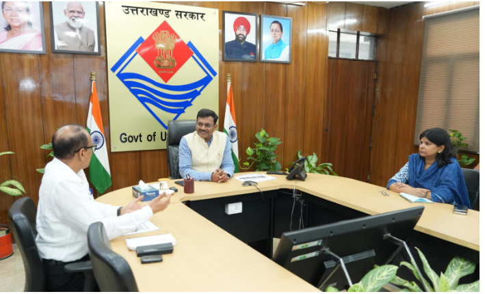 मुख्य सचिव श्री आनन्द बर्द्धन ने बुधवार को सचिवालय में शिक्षा विभाग की समीक्षा की।