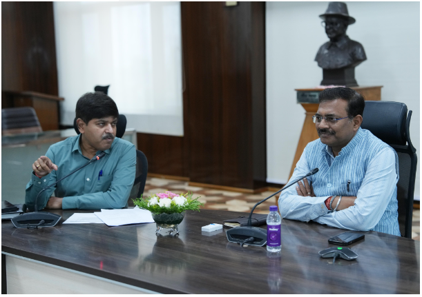 मुख्य सचिव आनन्द बर्द्धन ने कहा कि हरिद्वार कॉरिडोर के अंतर्गत सभी प्रोजेक्ट्स की प्राथमिकता निर्धारित की जाए।