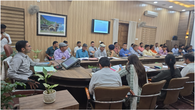 मा0 मुख्यमंत्री की प्रेरणा और मार्गदर्शन में जिलाधिकारी सविन बंसल जनपद देहरादून में सजगता के साथ विकास कार्याे को तेजी से आगे बढ़ाने में जुटे है।