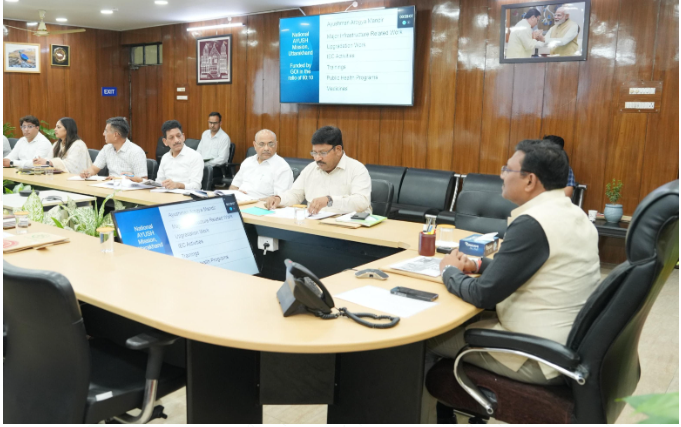 मुख्य सचिव श्री आनन्द बर्द्धन ने सोमवार को सचिवालय में आयुष विभाग की समीक्षा की।