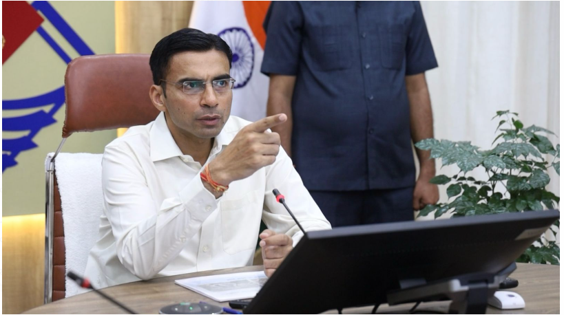 जिलाधिकारी के निर्देशों के अनुपालन में अपर जिलाधिकारी, पुलिस अधीक्षक नगर द्वारा विद्युत विभाग को प्रशासन की मनसा से स्पष्ट अवगत करा दिया है।