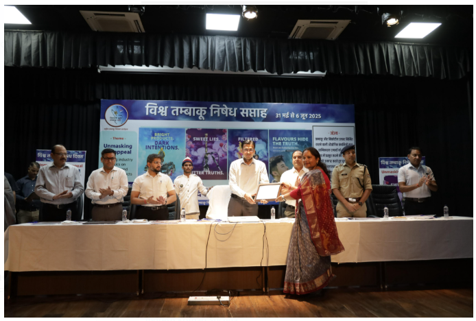 मा0 सीएम के निर्देश श्रृंखला में डीएम का फील्ड वकर्स आशाओं से लगातार चौथा संवाद