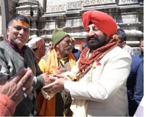 केदारनाथ धाम पहुंचे राज्यपाल गुरमीत सिंह, श्रद्धालुओं से किया संवाद