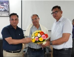 सूचना विभाग में शासकीय सेवा पूर्ण कर सेवानिवृत्त हुए सहायक निदेशक श्री ललिता प्रसाद भट्ट को दी भावभीनी विदाई