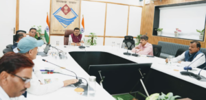 मुख्य सचिव श्री आनन्द बर्द्धन की अध्यक्षता में मंगलवार को सचिवालय में सेब, कीवी, ड्रैगन फ्रूट आदि से उत्पादन सम्बन्धित योजनाओं को लेकर जिलाधिकारियों के साथ वीडियोकॉन्फ्रेंसिंग के माध्यम से बैठक हुई।