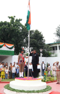 स्वतंत्रता दिवस पर मुख्य सचिव ने सुशासन, विकसित उत्तराखण्ड और हिमालय संरक्षण का लिया संकल्प