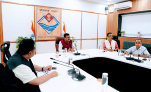 मुख्य सचिव ने जनपदों में लंबित प्रकरणों के त्वरित निस्तारण के दिए निर्देश