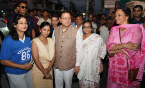 जल सृष्टि पार्क के लोकार्पण से लौटते समय सीएम धामी ने अचानक रुकवाया काफिला, बच्चों और आमजन के साथ खिंचवाईं सेल्फी