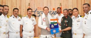 माउंट मुकुट ईस्ट का ऐतिहासिक आरोहण कर लौटे भारतीय तटरक्षक बल एवं एचएमआई के संयुक्त अभियान दल का मुख्यमंत्री ने किया फ्लैग-इन