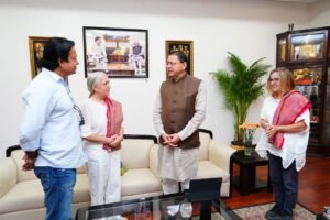 मुख्यमंत्री श्री पुष्कर सिंह धामी से अंतरराष्ट्रीय फिल्म निर्माताओं के प्रतिनिधिमंडल ने की भेंट