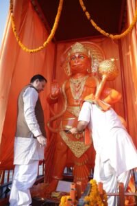 सीएम धामी ने बनबसा में 11 फीट ऊंची श्री हनुमान प्रतिमा का किया अनावरण, ‘नशामुक्ति सद्भावना दौड़’ को दिखाई हरी झंडी