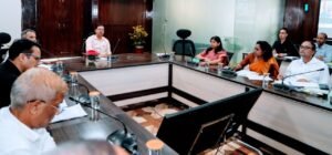 विकास परियोजनाओं की बाधाओं को दूर करने के लिए विभागीय समन्वय एवं समयबद्ध कार्यवाही पर जोर- सचिव लोनिवि