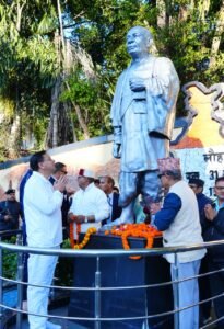 मुख्यमंत्री श्री पुष्कर सिंह धामी ने शनिवार को घंटाघर, देहरादून स्थित भारत रत्न सरदार वल्लभभाई पटेल की प्रतिमा पर पुष्पांजलि अर्पित कर उन्हें श्रद्धांजलि दी।